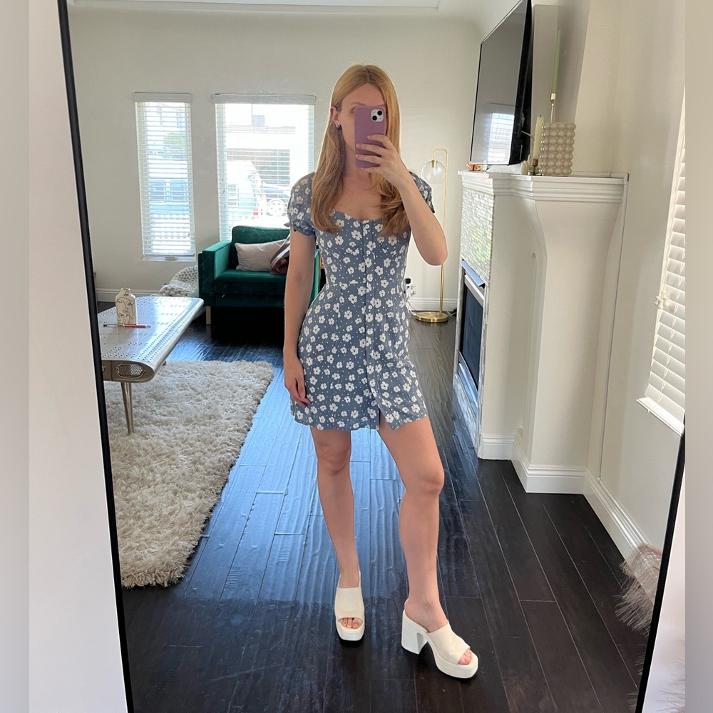Princess Polly Size 2 Lt. Blue with White Flowers Button Up Mini Dress
